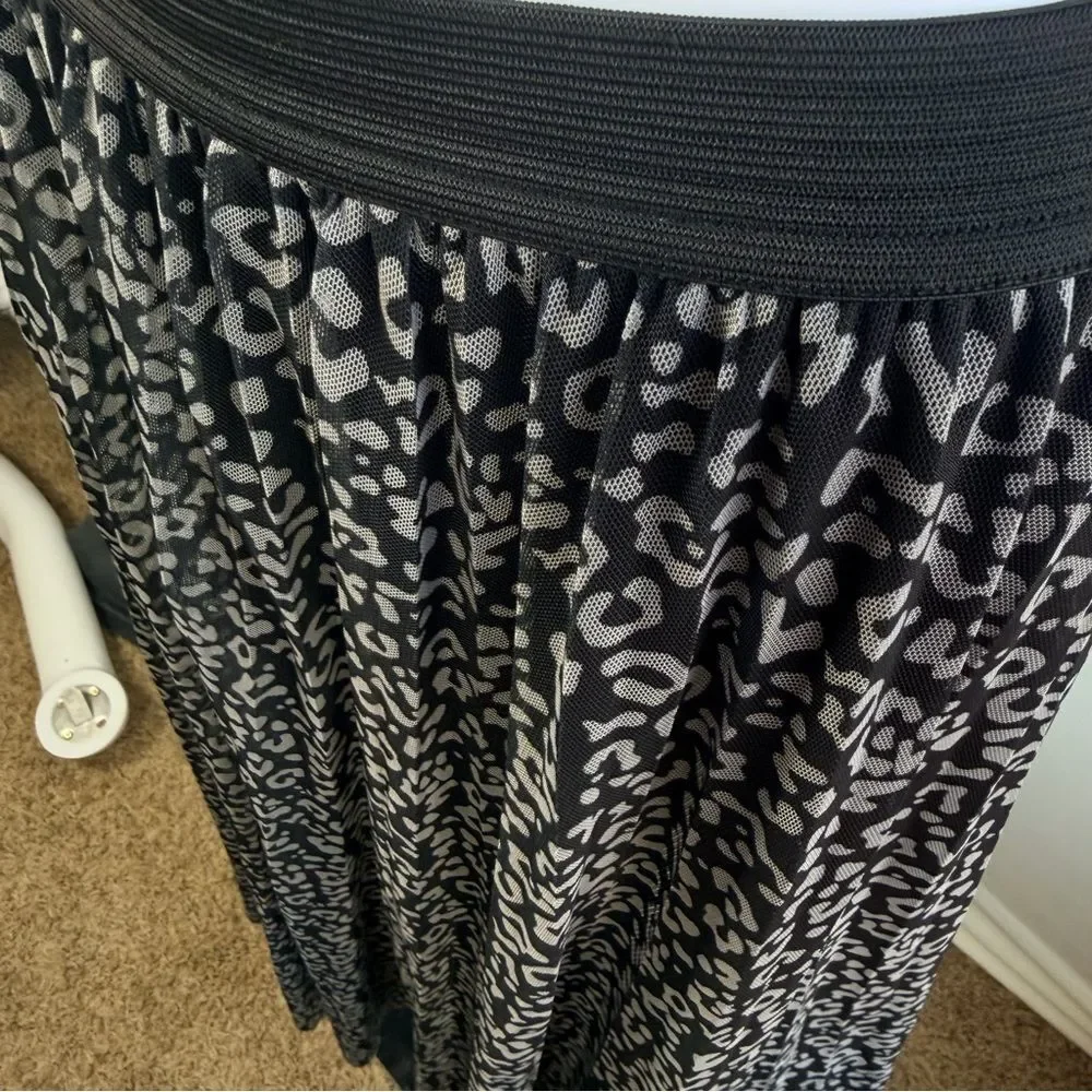 Sincerely Jules Leopard Print Midi Skirt Black Gray Elastic Waist Flowy Large